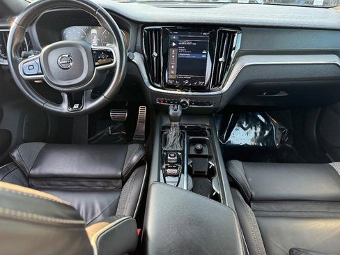 Used 2020 Volvo S60 T5 R-Design image 12