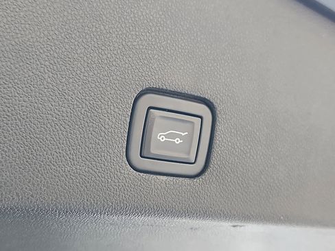 Used 2020 Cadillac XT6 Premium Luxury image 31