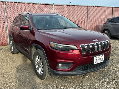 Used 2019 Jeep Cherokee Latitude w/ Cold Weather Group image 2