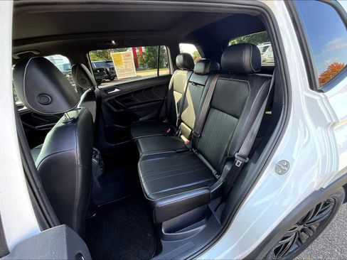 Used 2022 Volkswagen Tiguan SE R-Line image 15