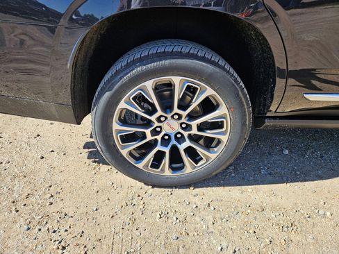 New 2026 GMC Yukon Denali w/ Sun & Power Step Package image 32