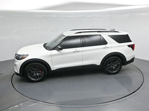 Certified 2025 Ford Explorer ST-Line w/ Premium Package image 47