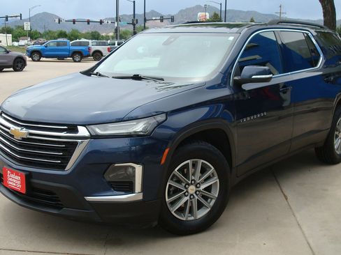 Used 2022 Chevrolet Traverse LT image 1