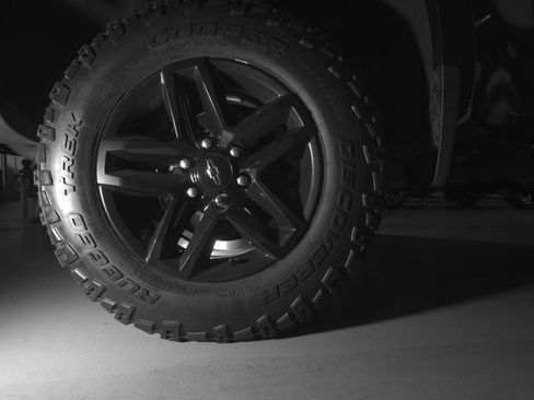 Used 2020 Chevrolet Silverado 1500 LT Trail Boss w/ Midnight Edition image 12