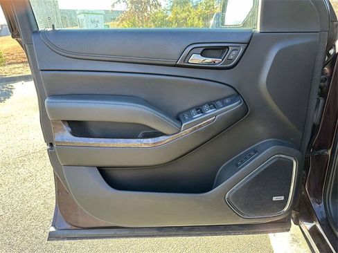 Used 2017 Chevrolet Suburban LT w/ LT Signature Package image 15