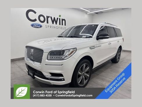 Used 2019 Lincoln Navigator Reserve image 1