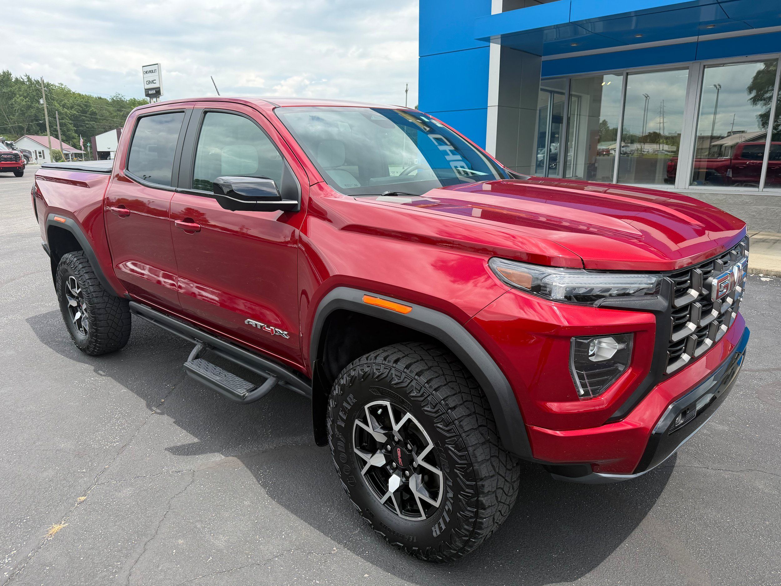 Used 2024 GMC Canyon AT4X AWD/4WD image 2
