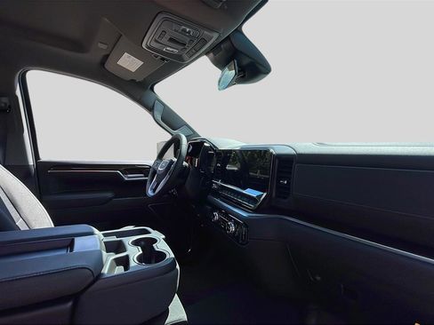 New 2026 GMC Sierra 1500 SLE w/ Preferred Package image 19