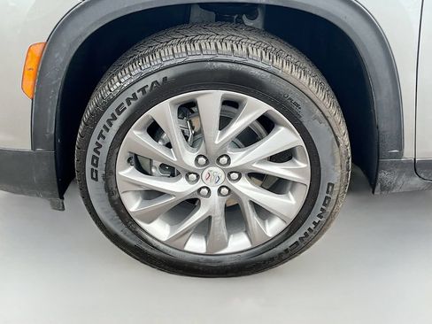 Used 2025 Buick Enclave Preferred AWD/4WD image 32