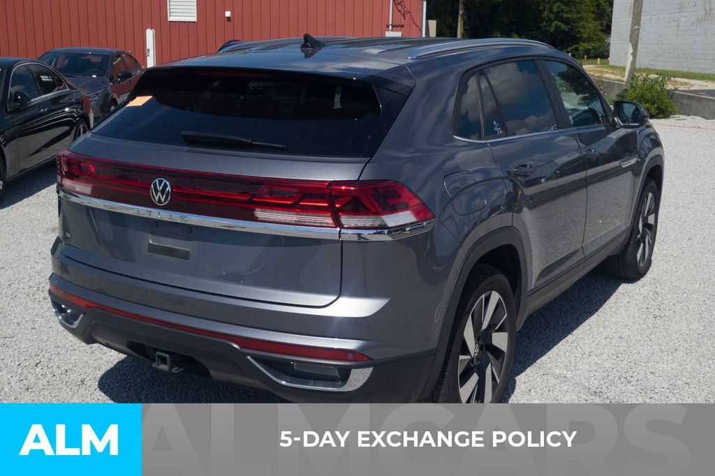 Used 2025 Volkswagen Atlas Cross Sport SE FWD image 3