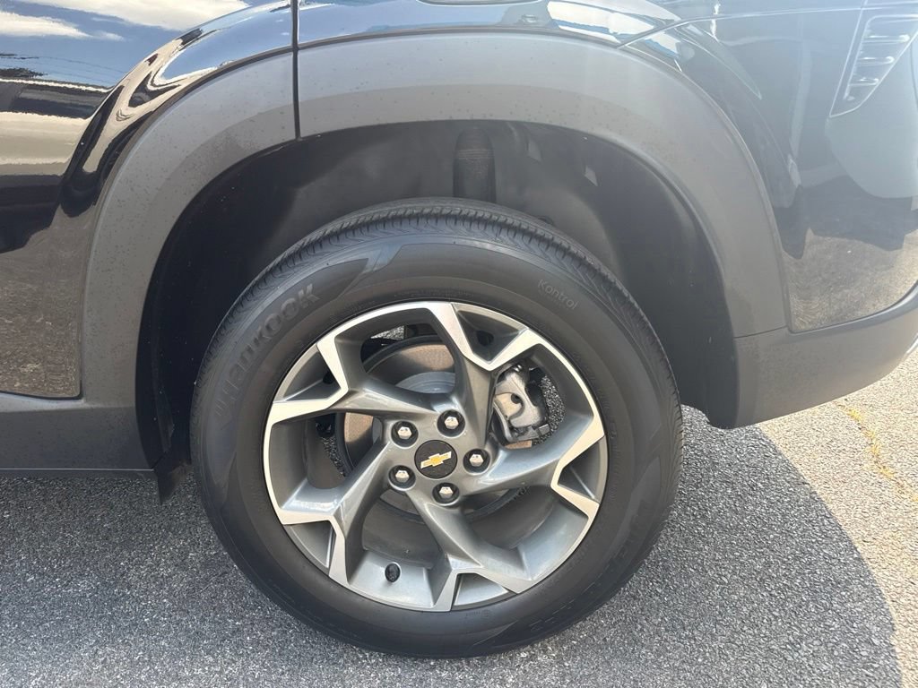 Used 2025 Chevrolet Trax LT FWD image 6