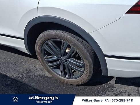 Certified 2022 Volkswagen Tiguan SE R-Line AWD/4WD image 9