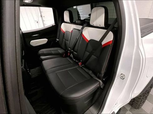 Used 2024 GMC Canyon AT4X AWD/4WD image 25