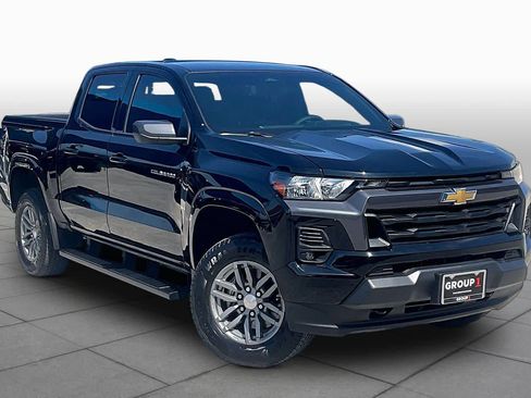 Used 2023 Chevrolet Colorado LT w/ LT Convenience Package II AWD/4WD image 3