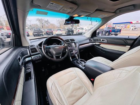 Used 2016 Ford Explorer Platinum image 19