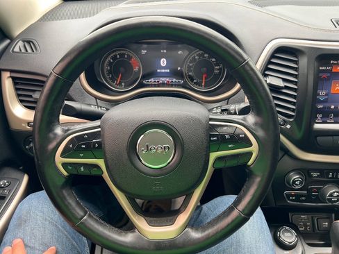 Used 2018 Jeep Cherokee Limited AWD/4WD image 37