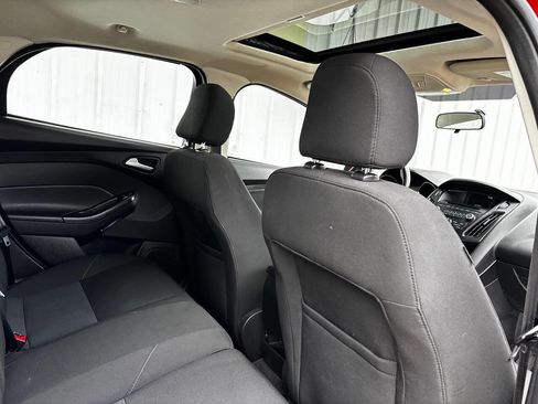 Used 2015 Ford Focus SE w/ SE Sport Package image 18