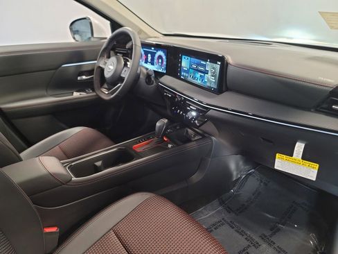 New 2025 Nissan Kicks SR w/ SR Premium Package image 27