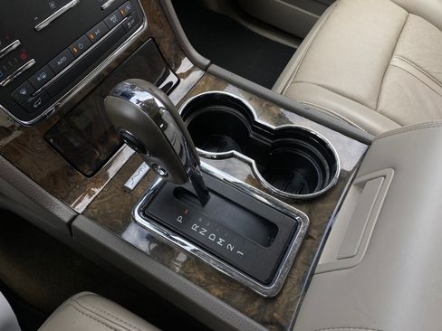 Used 2017 Lincoln Navigator L Select RWD image 19