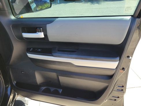 Used 2018 Toyota Tundra Limited w/ Limited Premium Package image 30