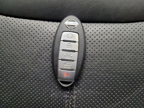 Used 2019 Nissan Pathfinder Platinum image 32