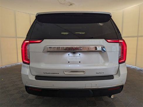 Used 2021 GMC Yukon SLT w/ SLT Premium Package image 11