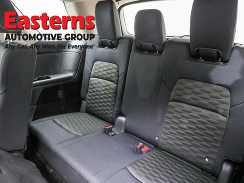 Used 2024 Nissan Pathfinder S image 26