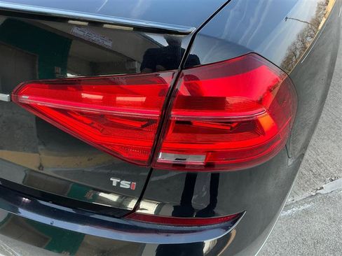 Used 2016 Volkswagen Passat 1.8T w/ Lighting Package image 19