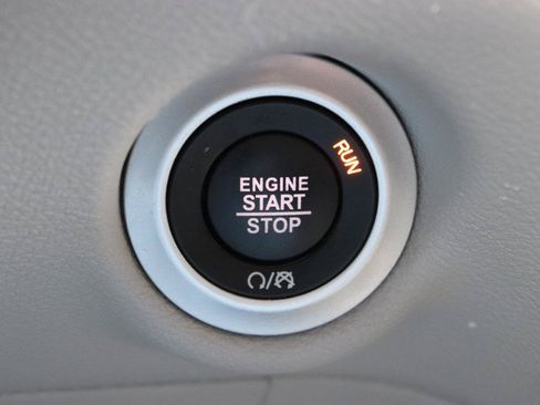 Used 2024 Chrysler Pacifica Touring-L FWD image 52