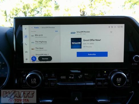 Used 2023 Toyota Highlander Limited image 17