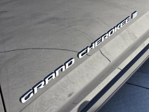 Used 2021 Jeep Grand Cherokee L Limited RWD image 12