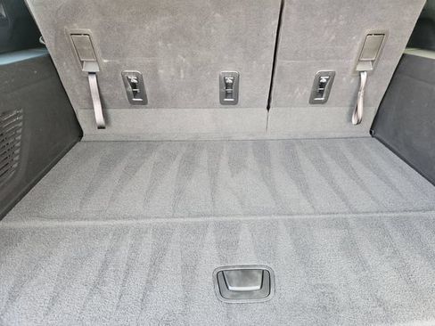 Used 2025 Chevrolet Suburban LS RWD image 34