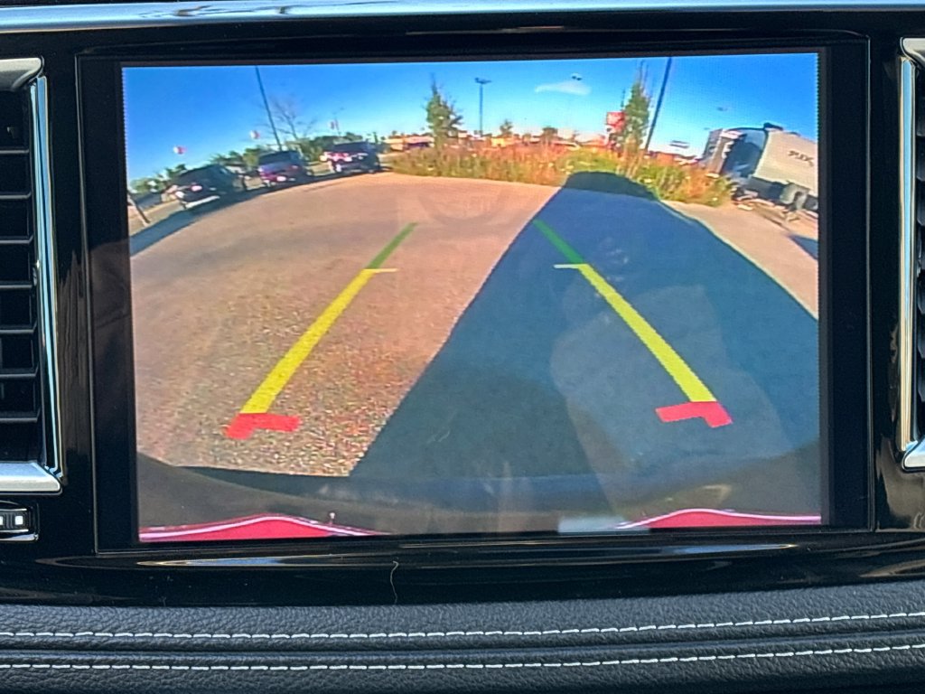 Used 2024 Chrysler Pacifica Limited FWD image 28