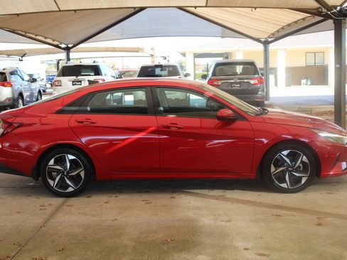 Used 2023 Hyundai Elantra SEL w/ Convenience Package image 14