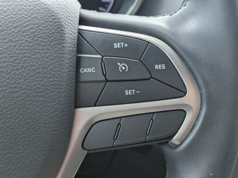 Used 2022 Jeep Grand Cherokee Laredo E RWD image 21
