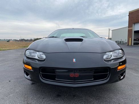 Used 2002 Chevrolet Camaro Z28 w/ SS Performance/Appearance Pkg RWD image 8