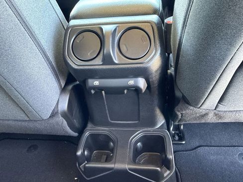 Used 2025 Jeep Wrangler Sport S image 17