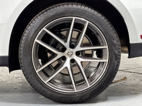 Certified 2026 Porsche Macan AWD/4WD image 33