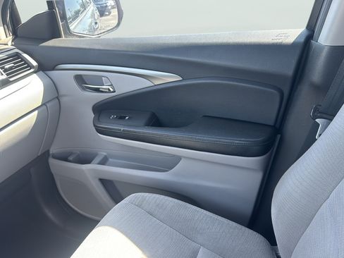 Used 2018 Honda Pilot EX image 17