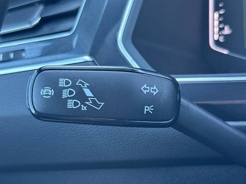 Used 2022 Volkswagen Tiguan SEL R-Line image 36