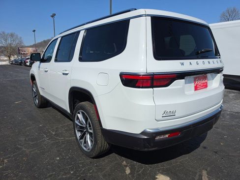 Used 2022 Jeep Wagoneer Series III w/ Premium Group I image 3