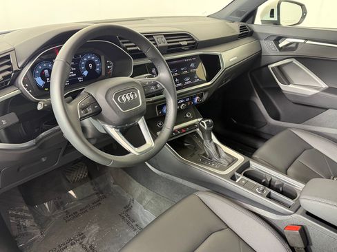 Certified 2025 Audi Q3 2.0T Premium w/ Convenience Package AWD/4WD image 4