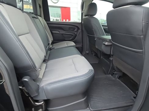 Used 2019 Nissan Titan S image 23