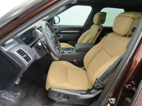 New 2026 Land Rover Discovery Limited Edition image 19