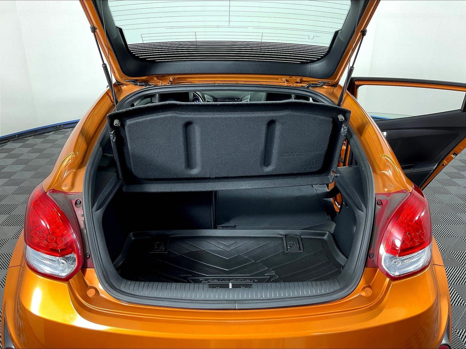 Used 2016 Hyundai Veloster Turbo FWD image 36