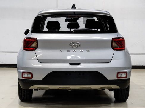 Used 2021 Hyundai Venue SE image 9