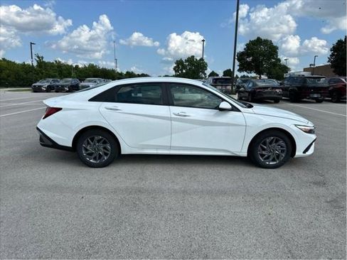 New 2025 Hyundai Elantra Blue image 6