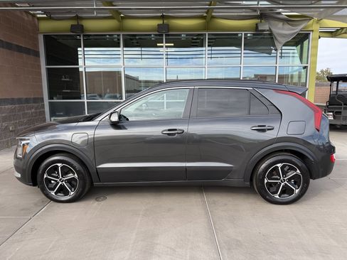 Used 2024 Kia Niro EX w/ EX Cold Weather Package image 7