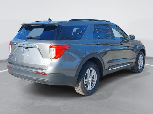 Used 2023 Ford Explorer XLT image 5