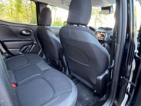 Used 2023 Jeep Renegade Altitude image 19